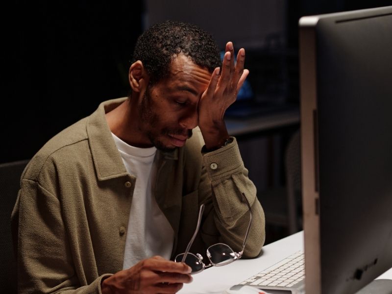 ekran-karsisinda-azalan-goz-kirpma-refleksi-nedir